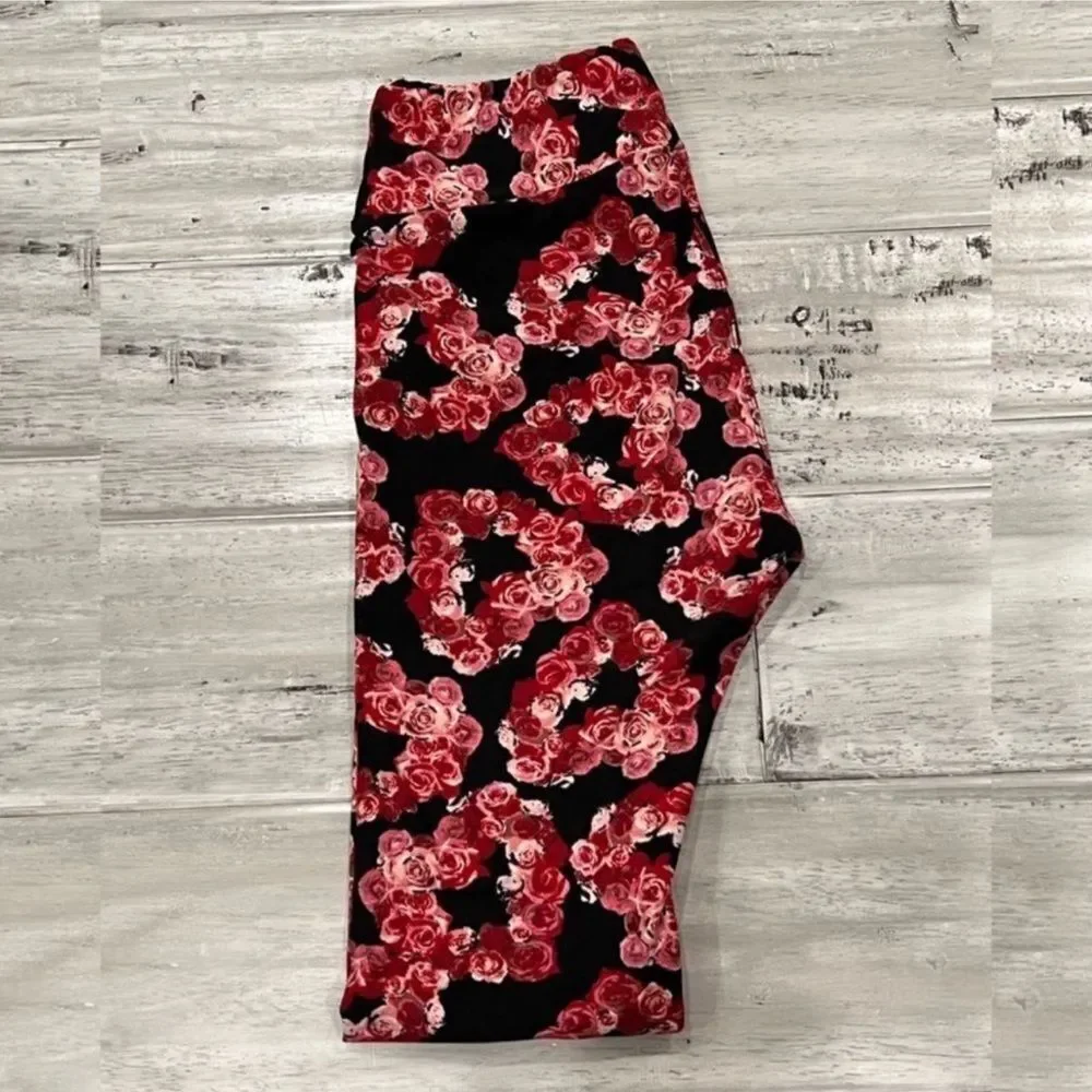 Vintage LuLaRoe Valentine’s Day Black Pink Floral Rose Hearts Leggings OS